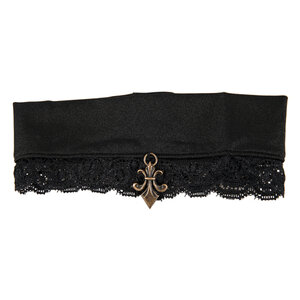 Halsband aus Spitze mit Verzierung